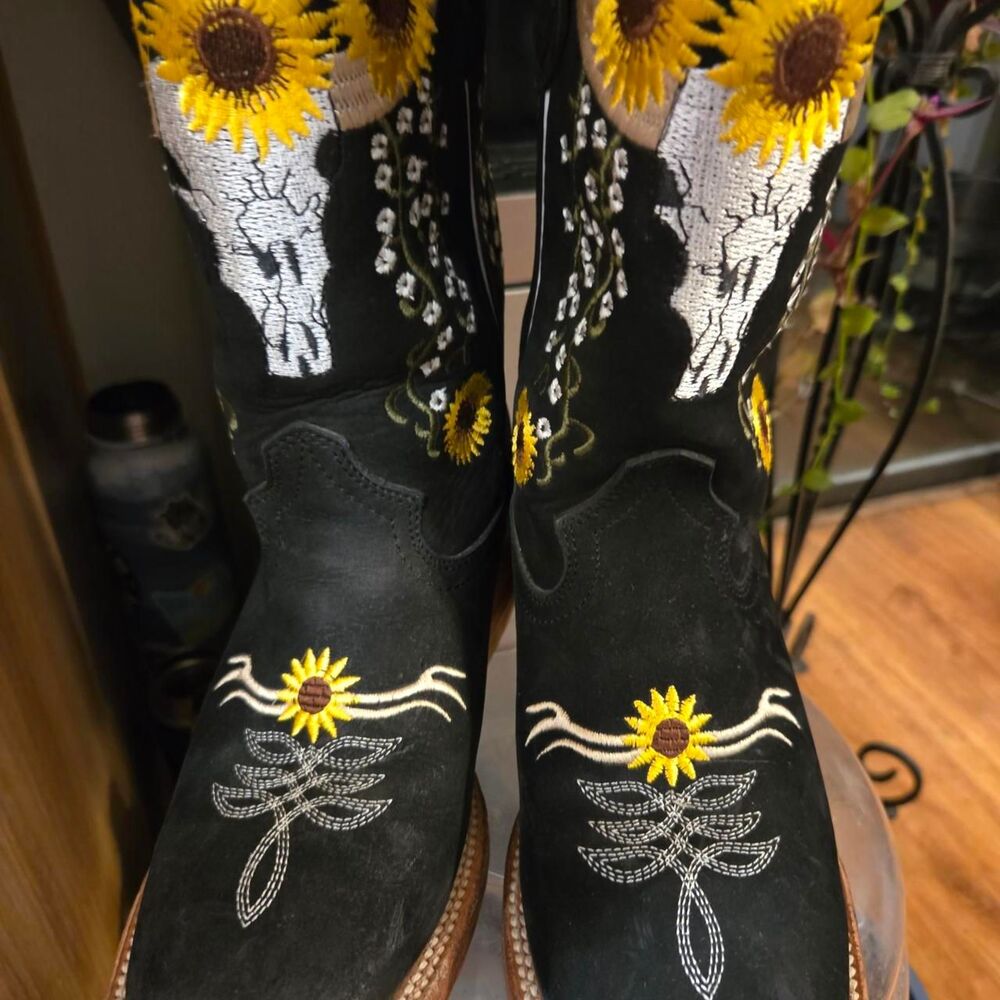 Linea de Oro Handmade  Designer Leather Sunflower